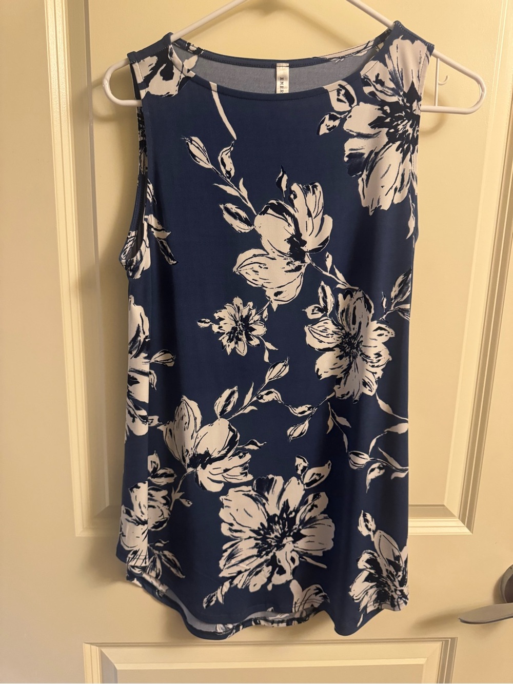 Emerald Navy Blue Sleeveless Floral Blouse